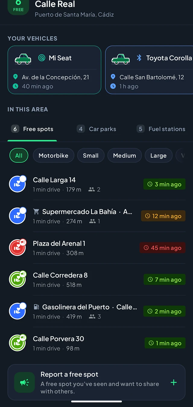 Paparcar sheet showing the free spots nearby and the user's vehicles.